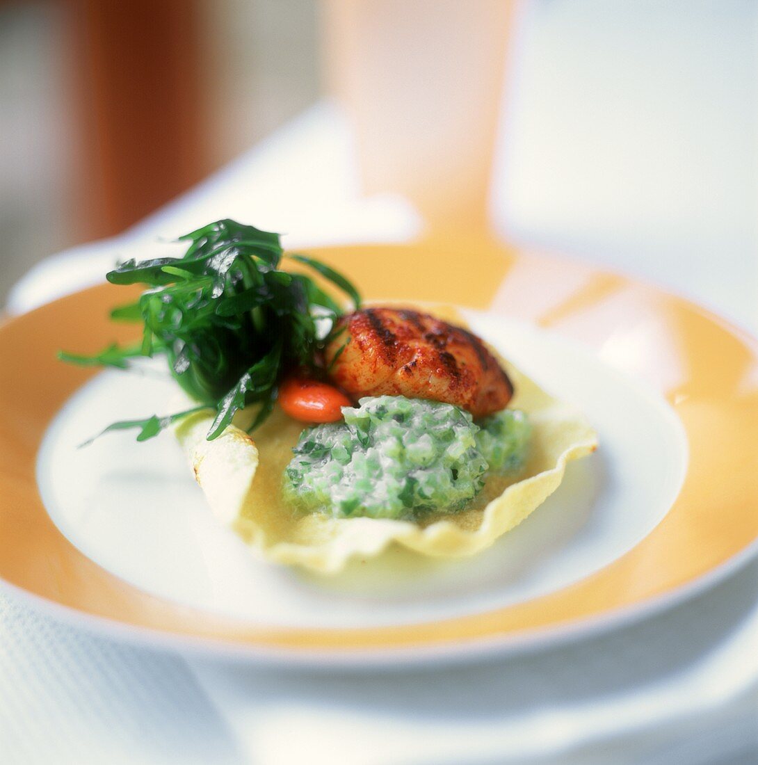 Scallop & mixed kohlrabi & savoy on prawn cracker (kroepoek)