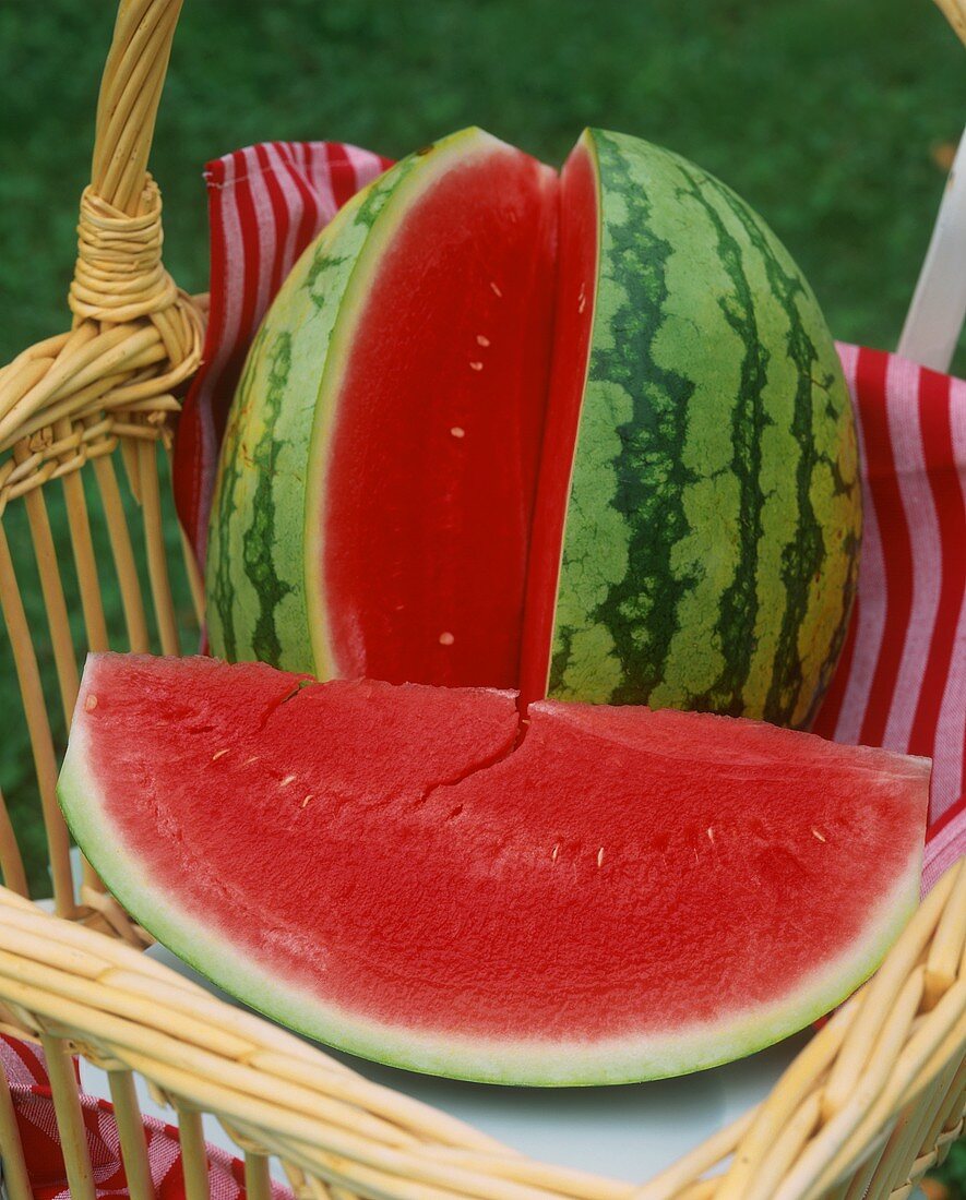 Wassermelone, ein Schnitz hereausgeschnitten