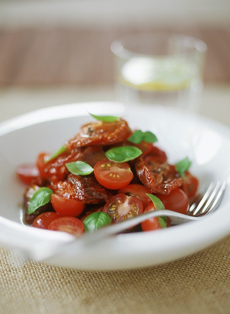 Salad with cherry tomatoes and dried tomatoes