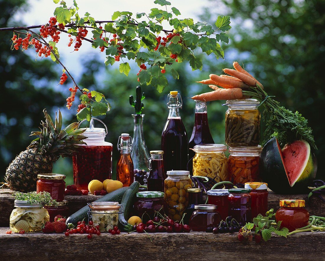 Bottled fruit and vegetables, jams and juices