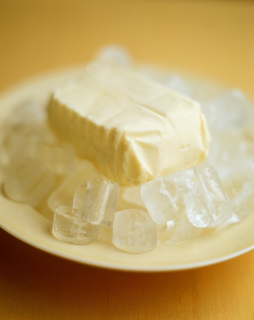 Ein Stück Butter auf Eis