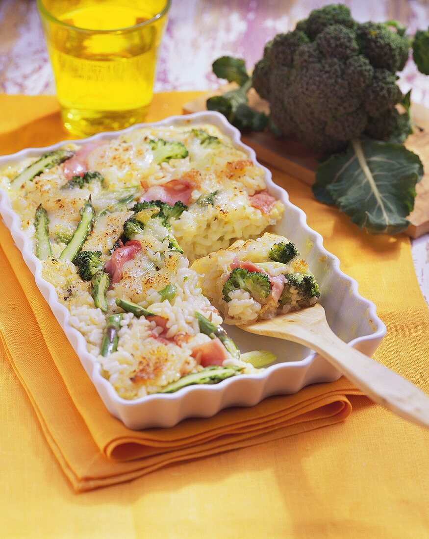 Risotto and broccoli bake with green asparagus