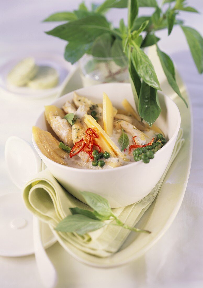 Chicken curry with green pepper and strips of bamboo