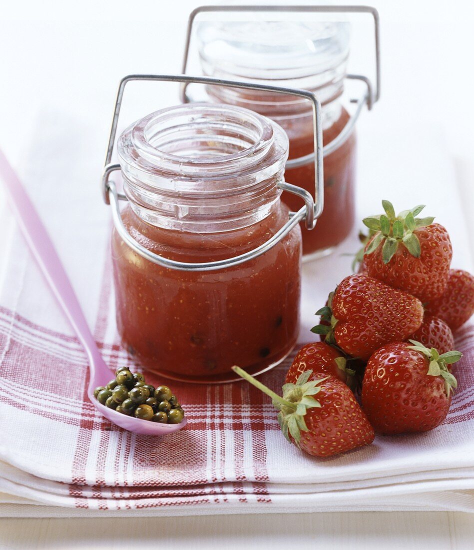 Strawberry jam with green pepper