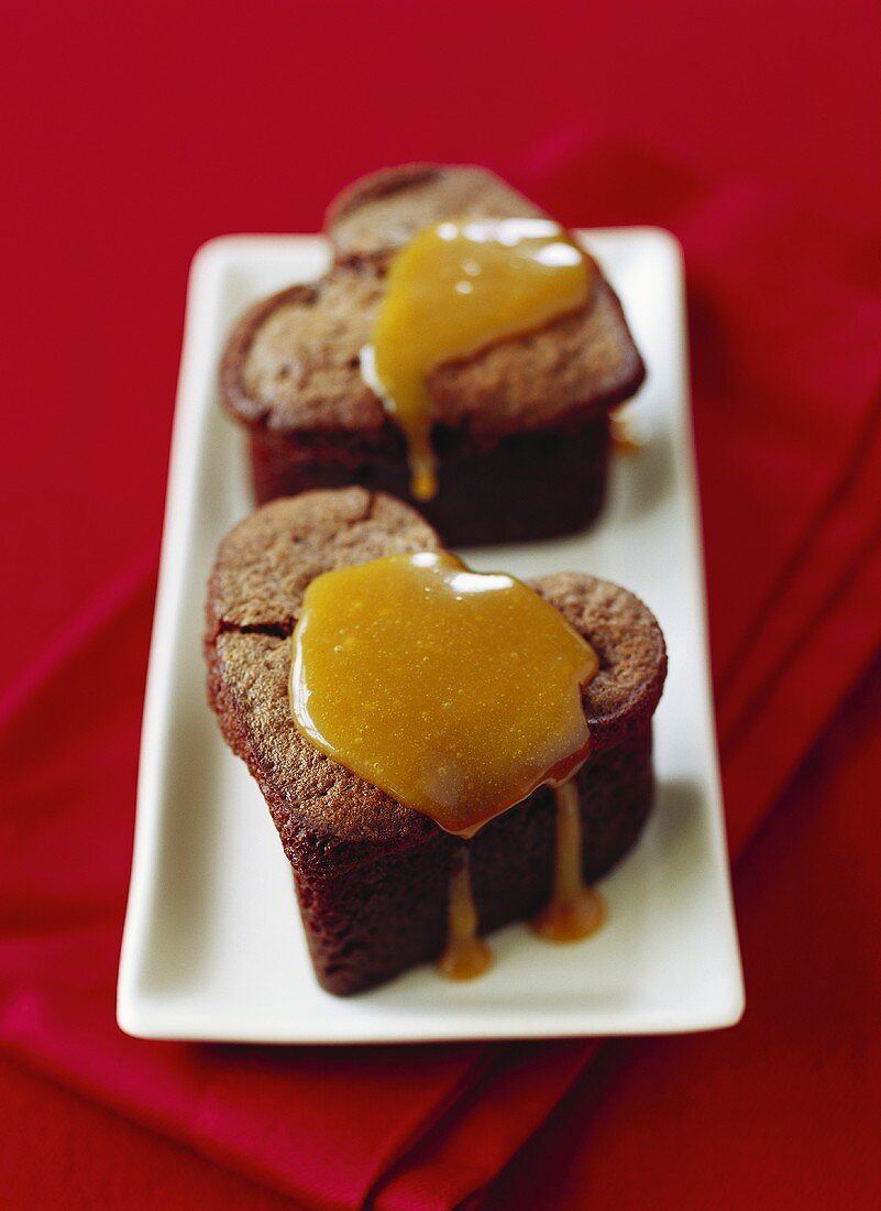 Heart-shaped chocolate cakes with caramel sauce