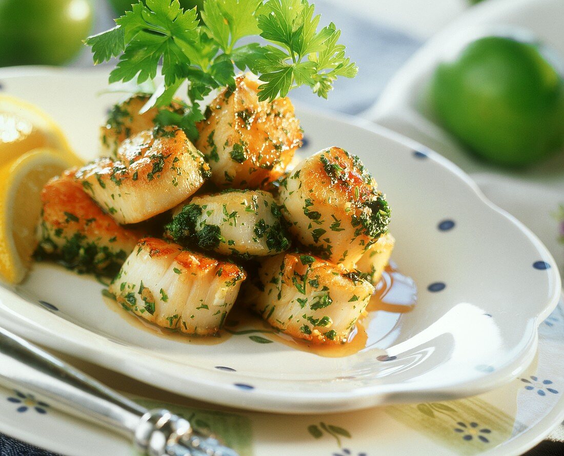 Barbecued scallops with parsley