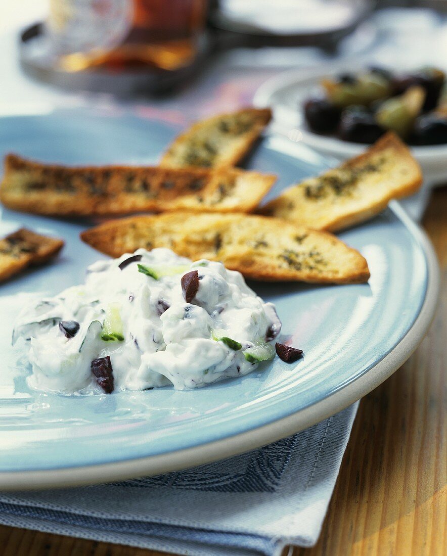 Tzaziki with pitta bread