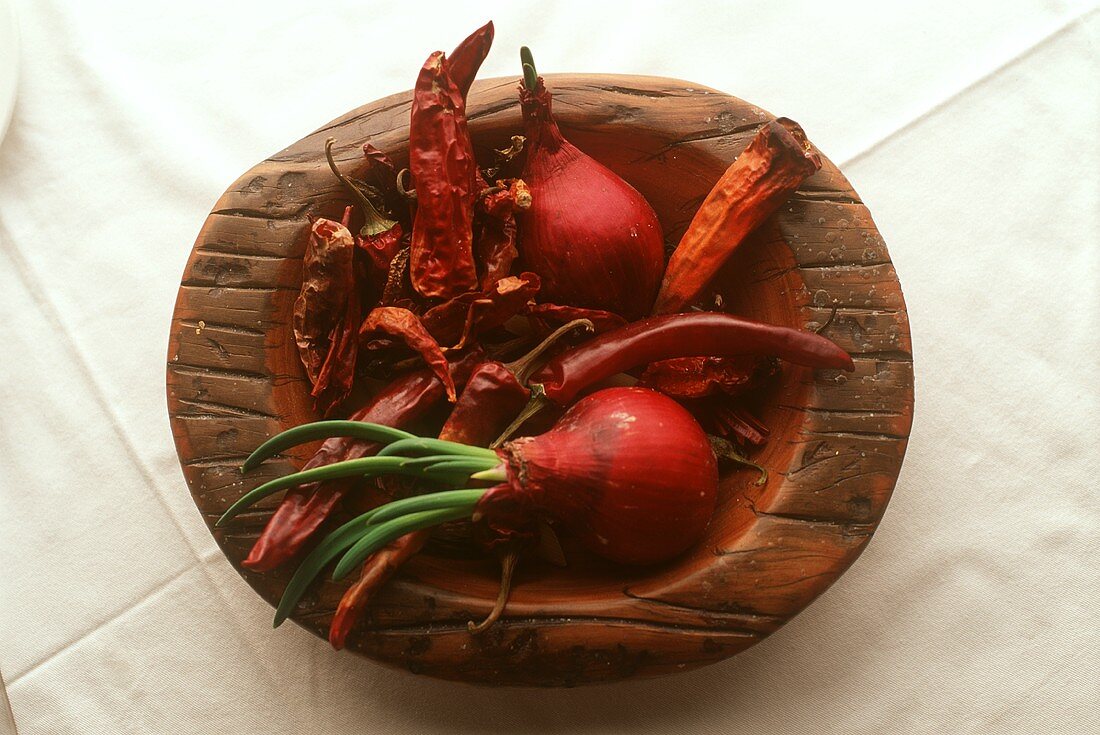Red onions and dried chili peppers in a bowl