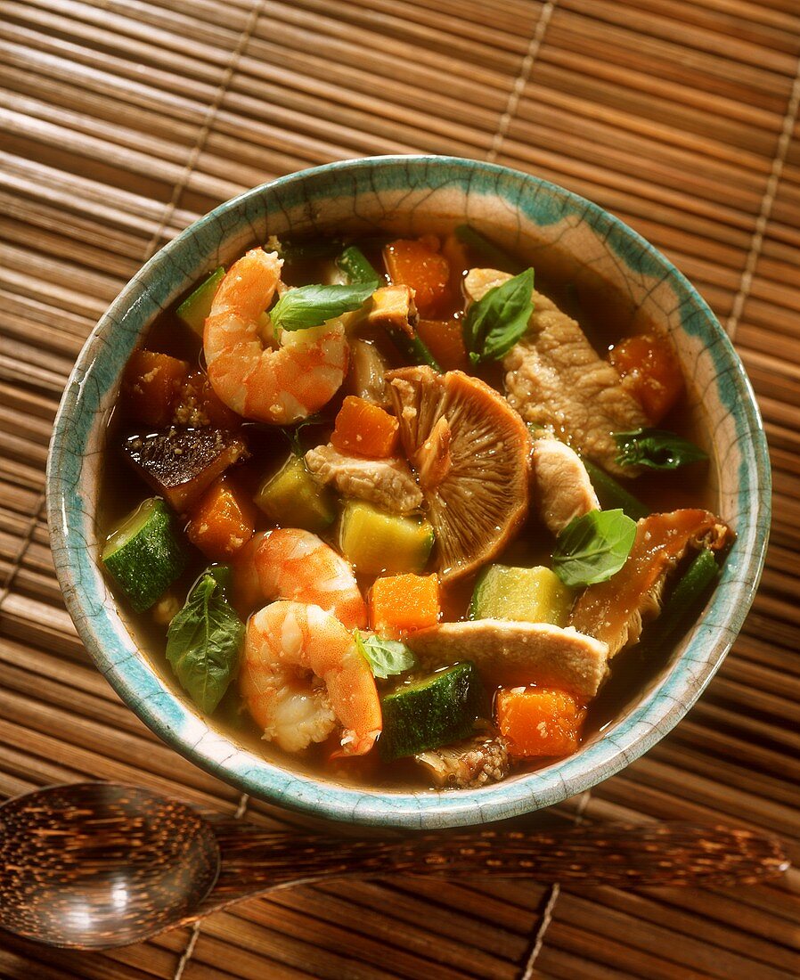 Vegetable soup with chicken, duck, pork & shrimps (Thailand)