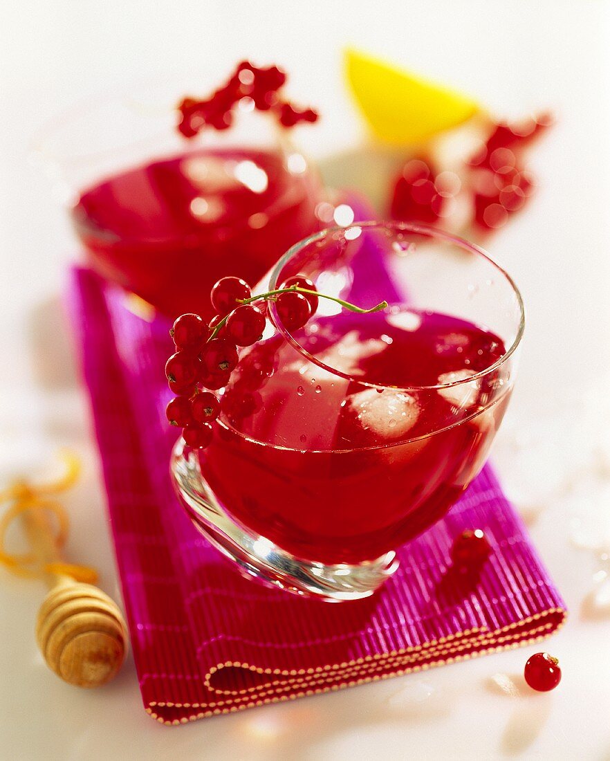 Redcurrant juice with ice cubes
