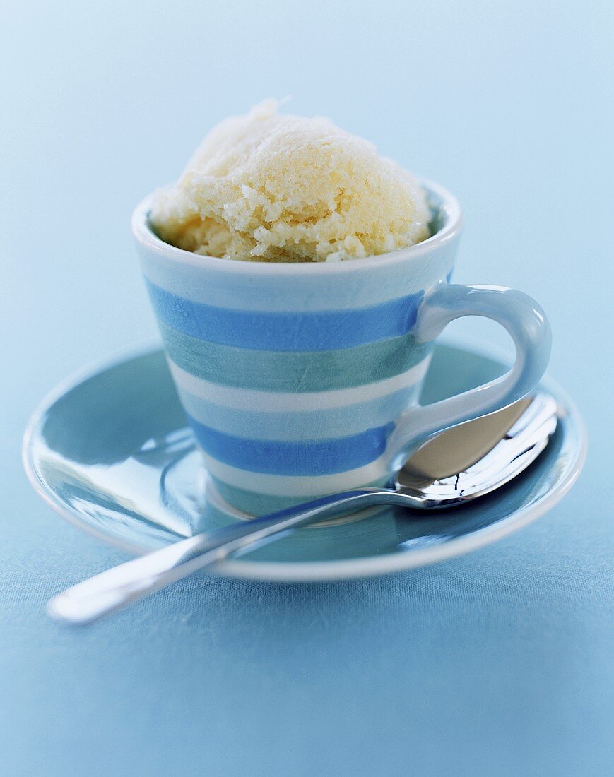 Frozen Mango Yoghurt (Mango-Joghurt-Eis in einer Tasse)