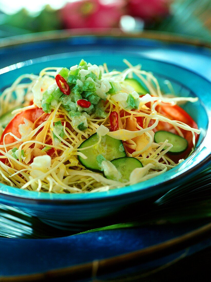 Spicy cabbage & cucumber salad with yoghurt sauce (Caribbean)
