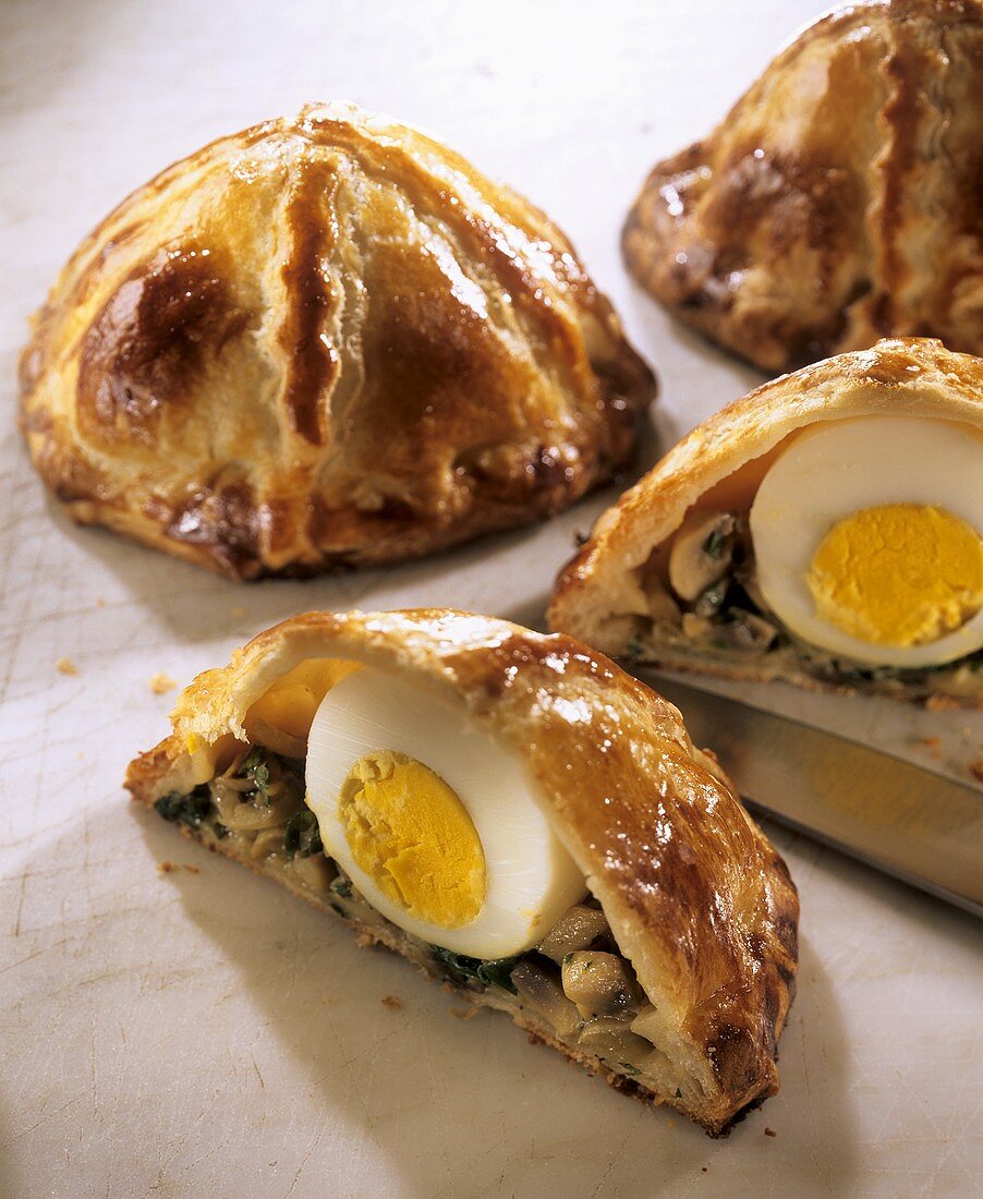 Small filled Easter pies (France)