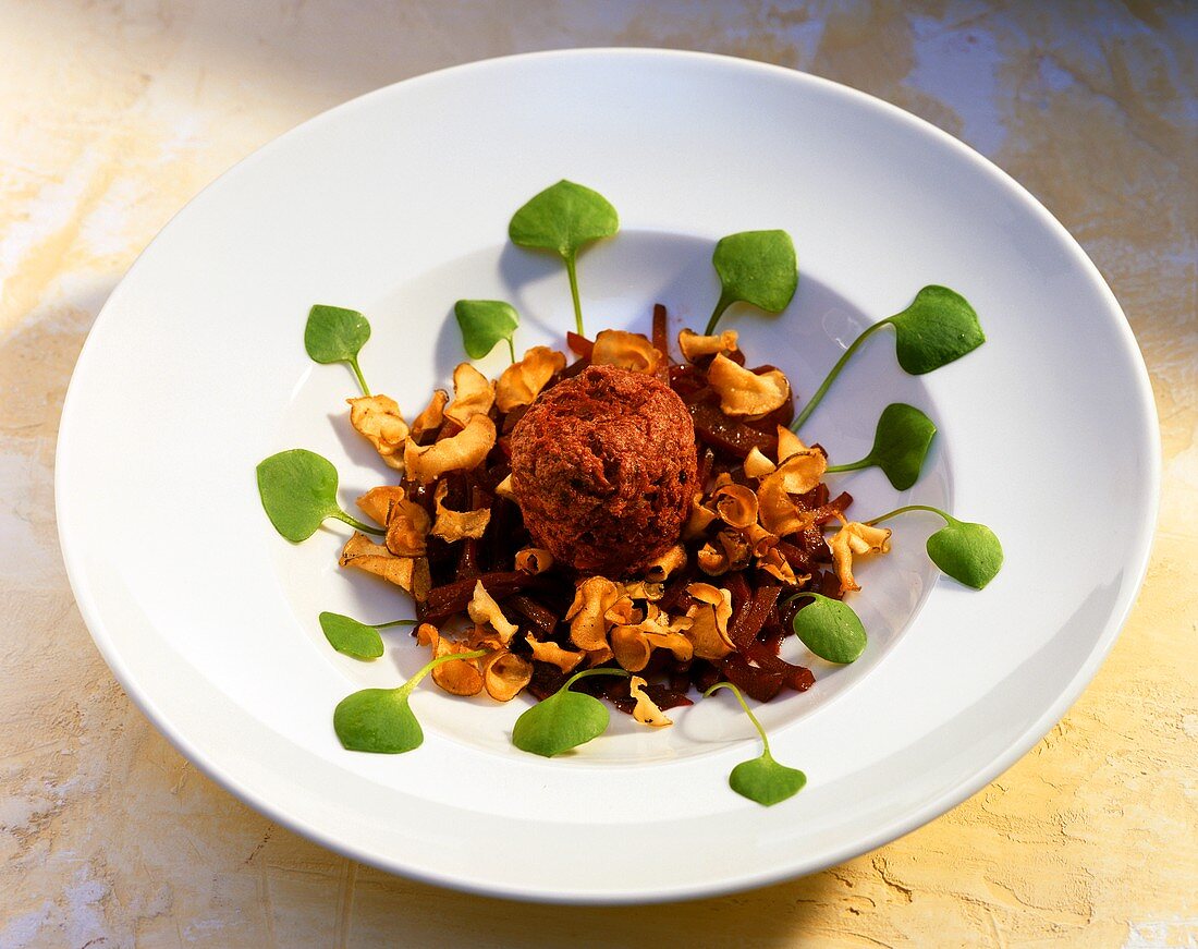 Rote-Bete-Soufflé mit knusprigen Topinambur-Scheibchen