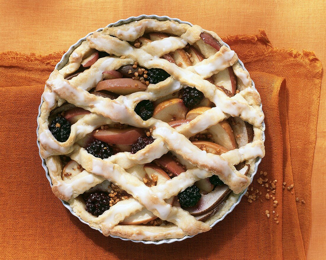 Pie mit Äpfel, Birnen und Brombeeren