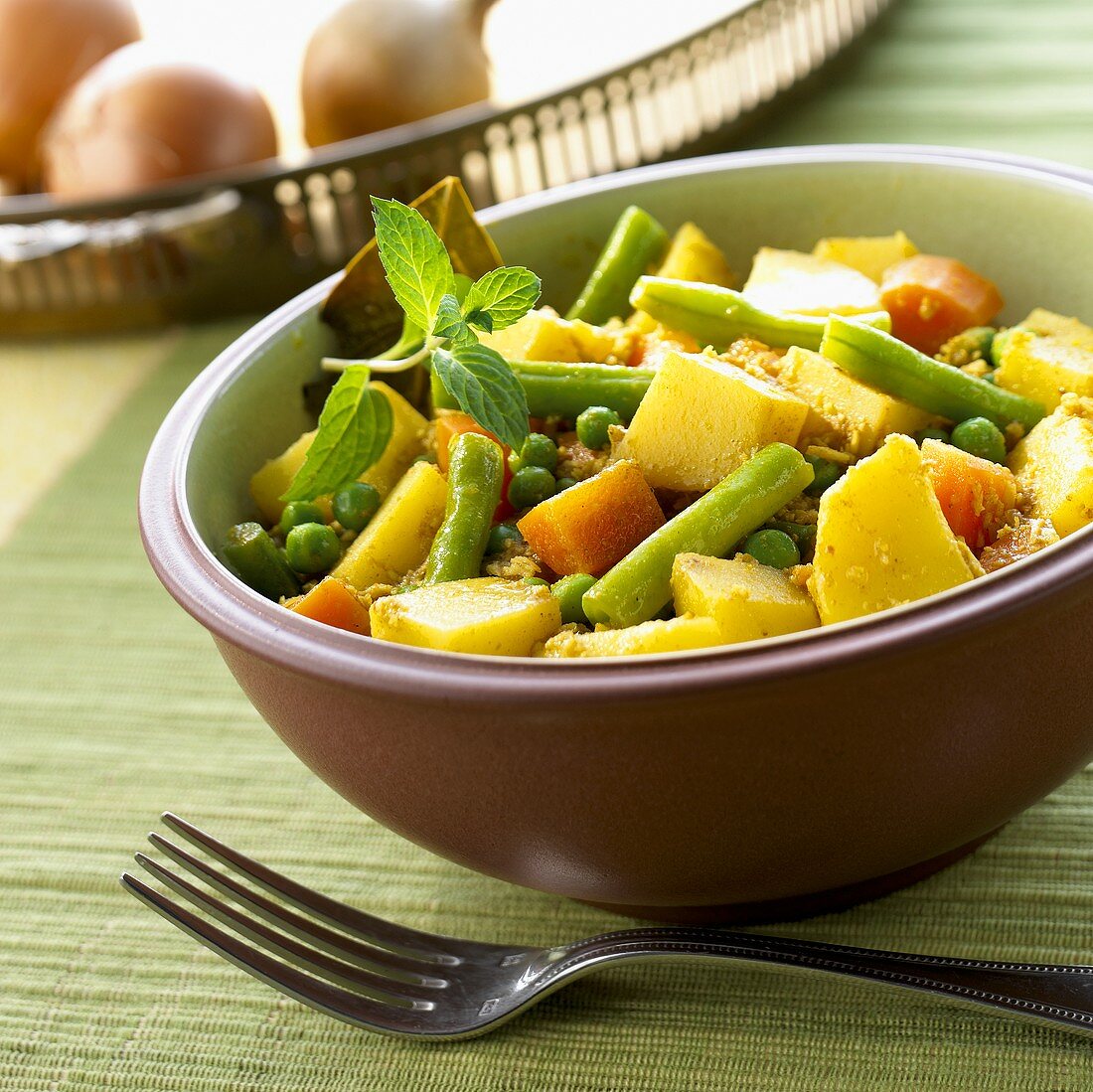 Vegetable curry (potatoes, beans, peas and carrots; India)