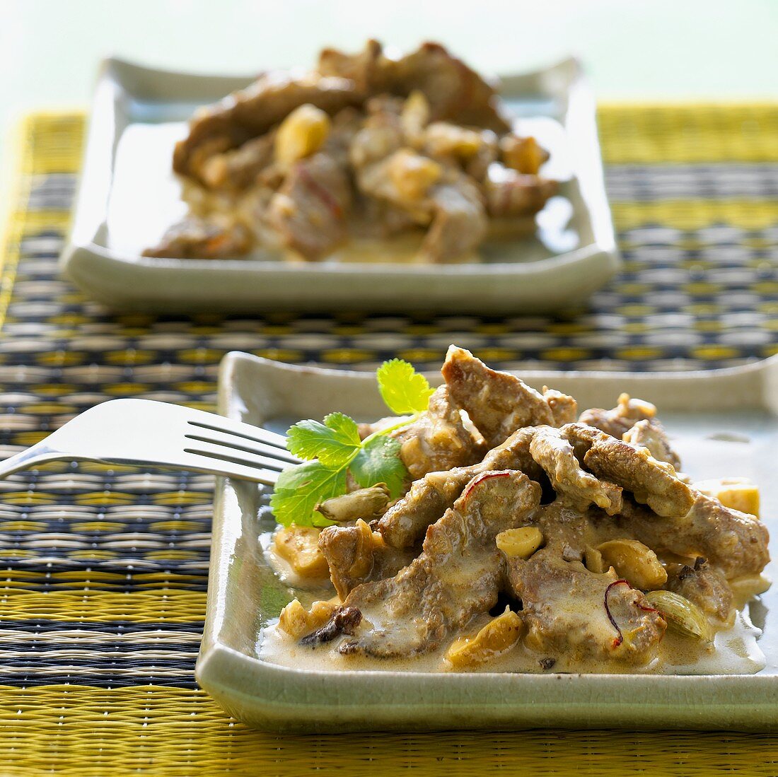 Lammfleisch in Sahnesauce mit Cashewnüssen (Indien)