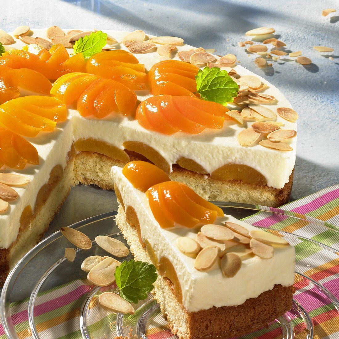 Yoghurt cake with apricots