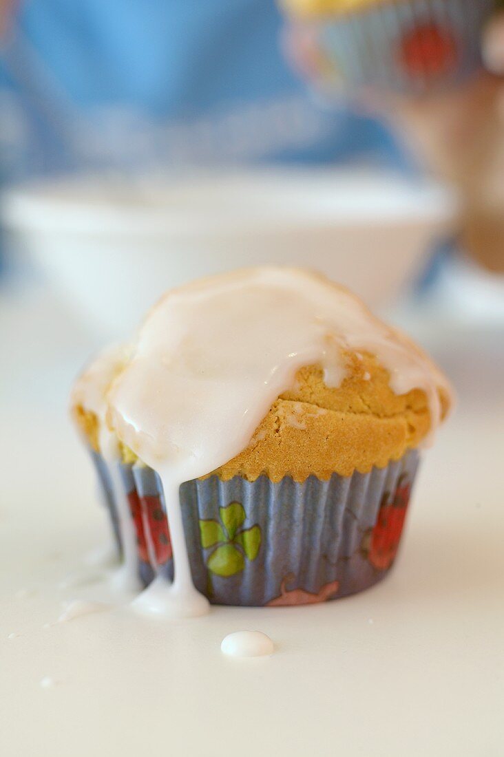 Muffin with glacé icing
