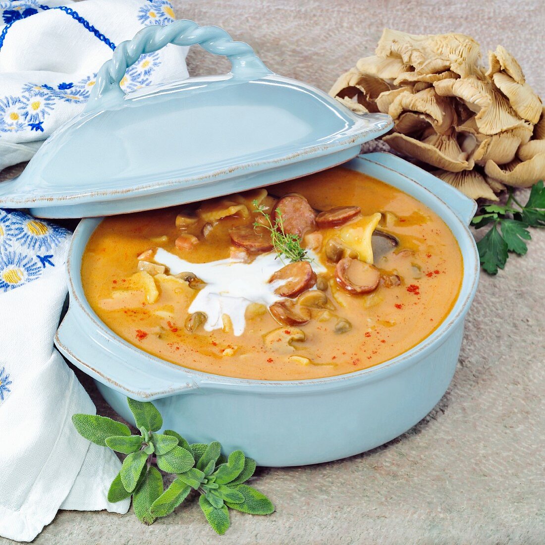 Hungarian Betyáren soup (with sausage, mushrooms & sour cream)