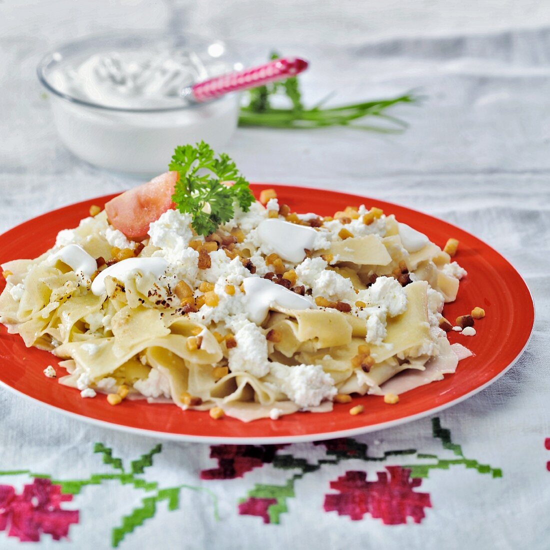 Túróscsusza (pasta with quark, sour cream and bacon, Hungary)