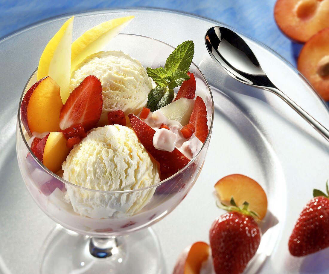 Ice cream sundae with vanilla ice cream and fresh fruit