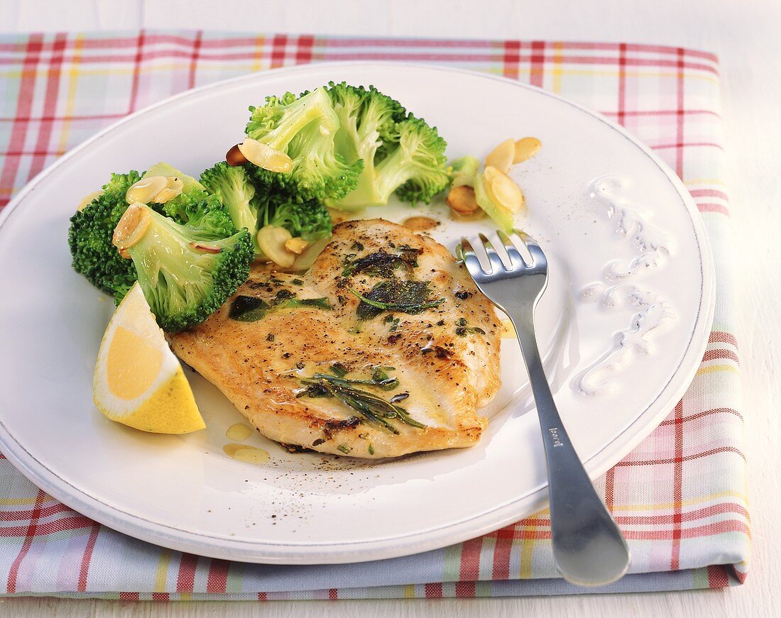 Chicken escalope with herbs & broccoli with almonds (GLYX diet)