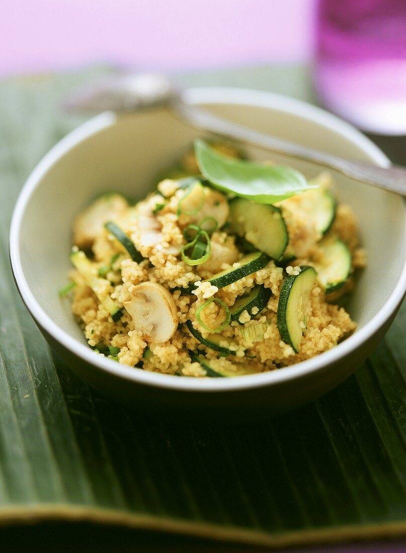 Gemüse-Couscous (Couscous mit Zucchini, Pilzen & Kräutern)