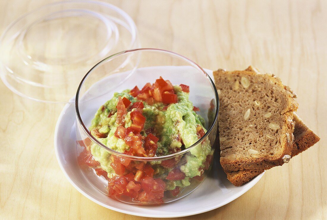 Guacamole with wholemeal bread