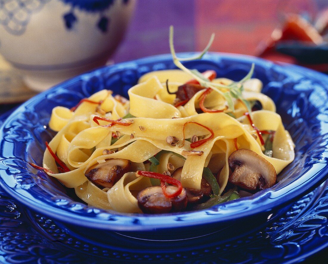 Spicy tagliatelle with mushrooms