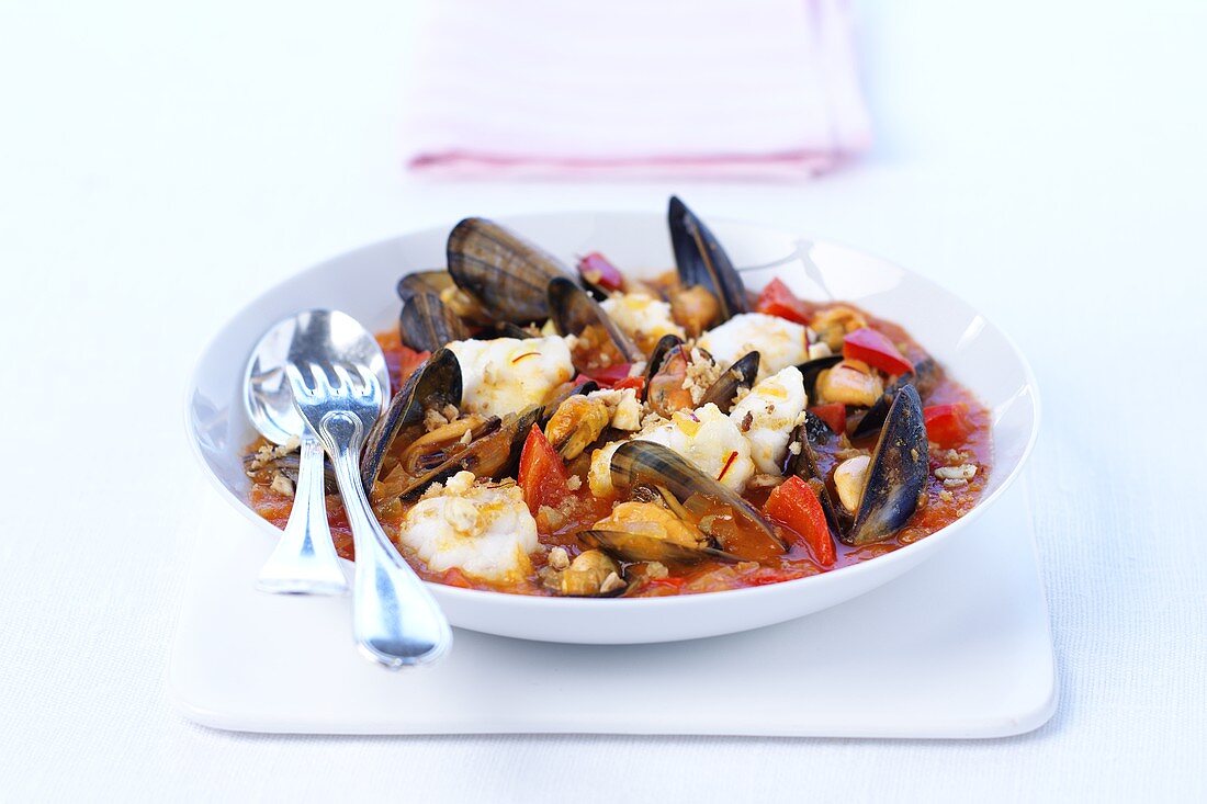 Seafood stew (with mussels, monkfish and tomatoes)