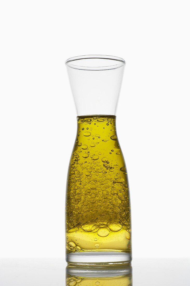 Emulsion of oil and vinegar in a carafe