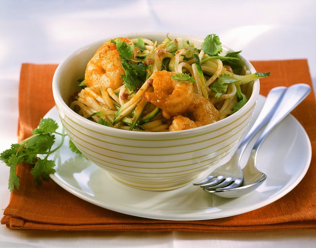 Spaghetti mit Zucchini und Garnelen