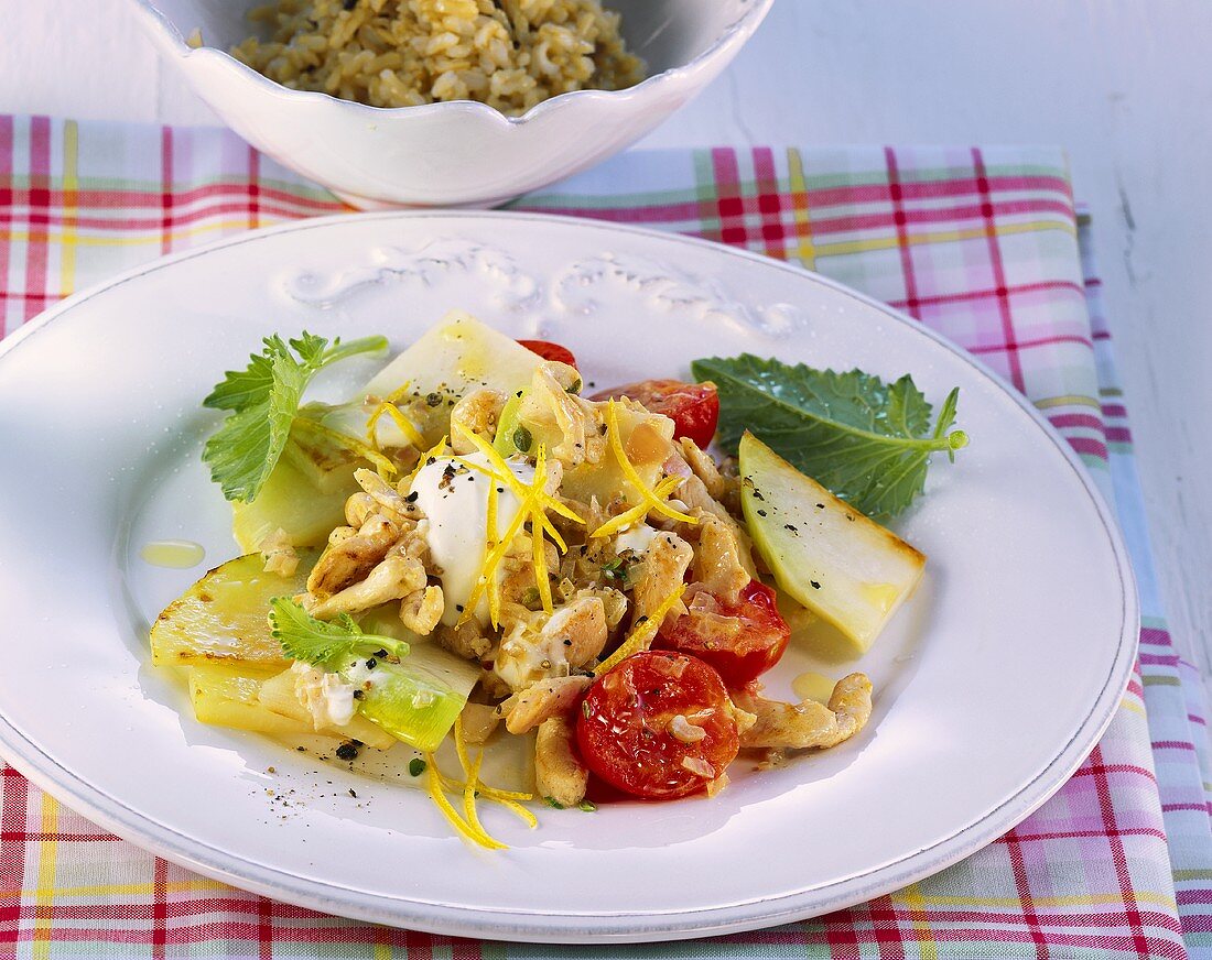 Strips of chicken with vegetables and lemon sauce