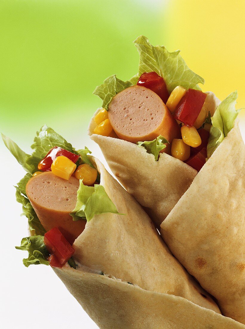 Würstchen-Wraps mit Mais und Paprika