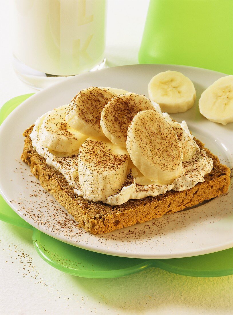 Wholemeal bread with fresh cheese & banana slices for children