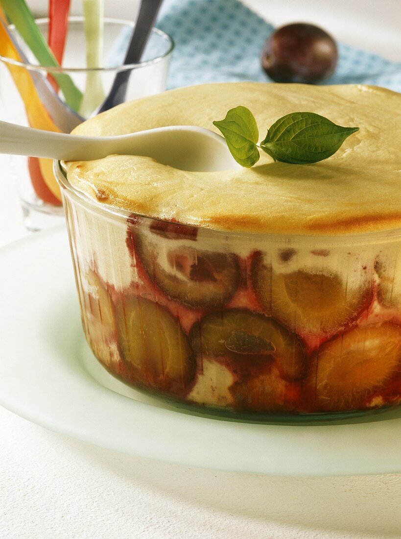 Quark pudding with plums