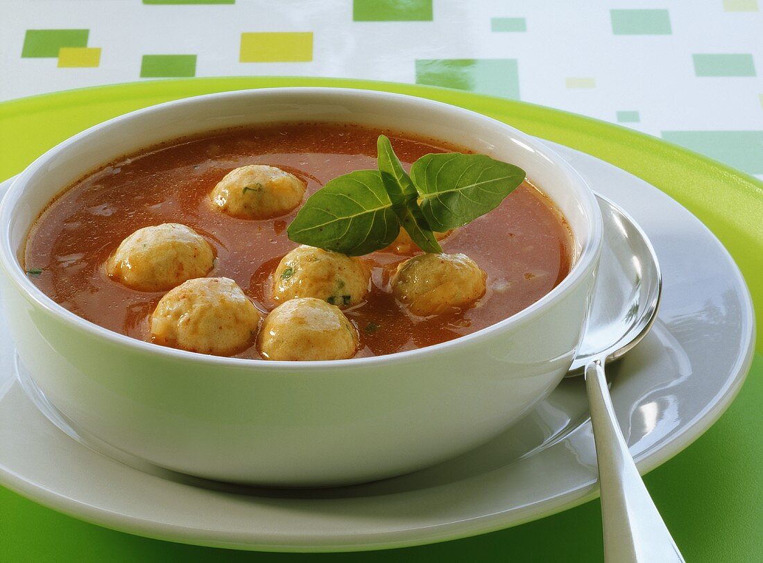 Quick tomato soup with cheese dumplings