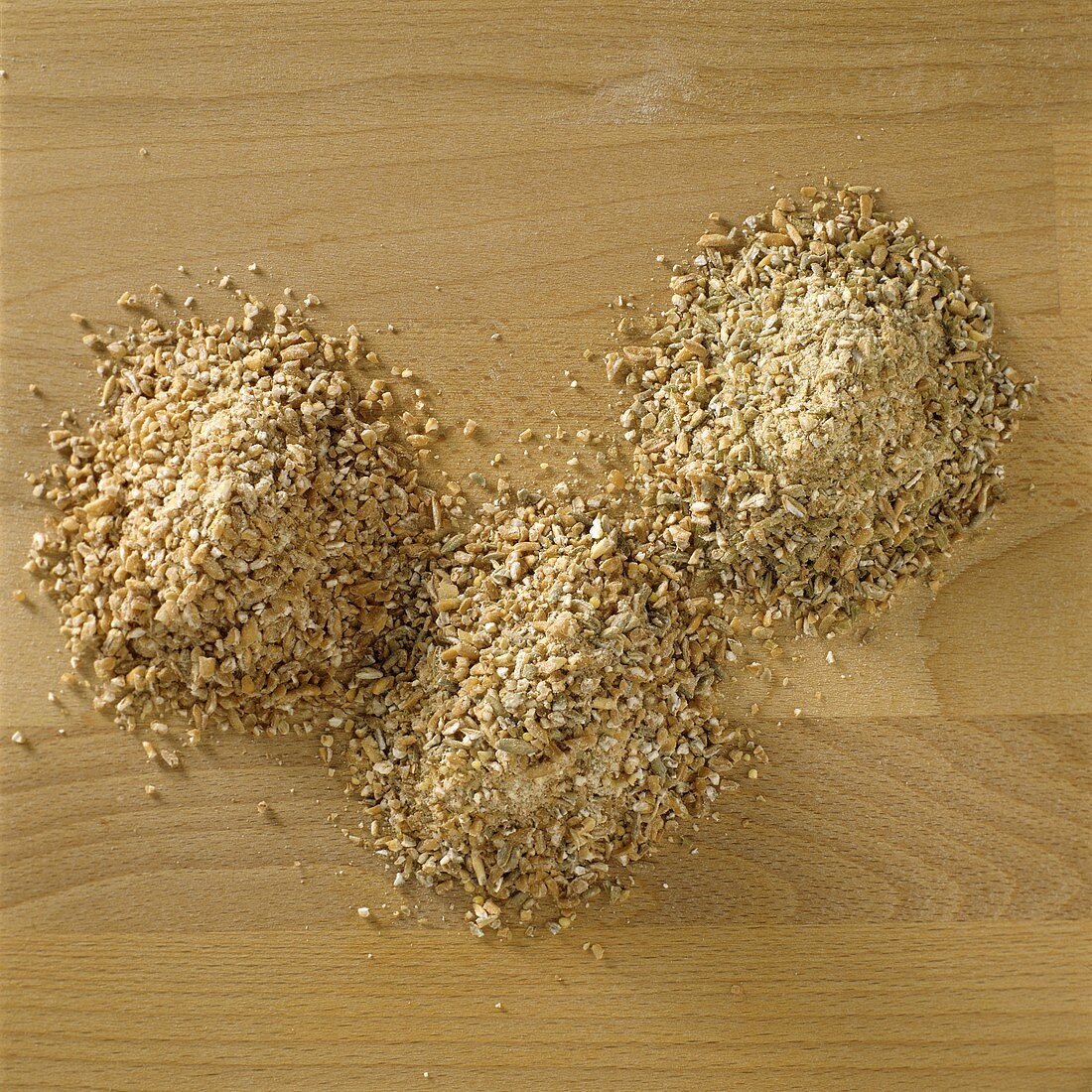 Three sorts of wholemeal flour (wheat, four-grain, six-grain)