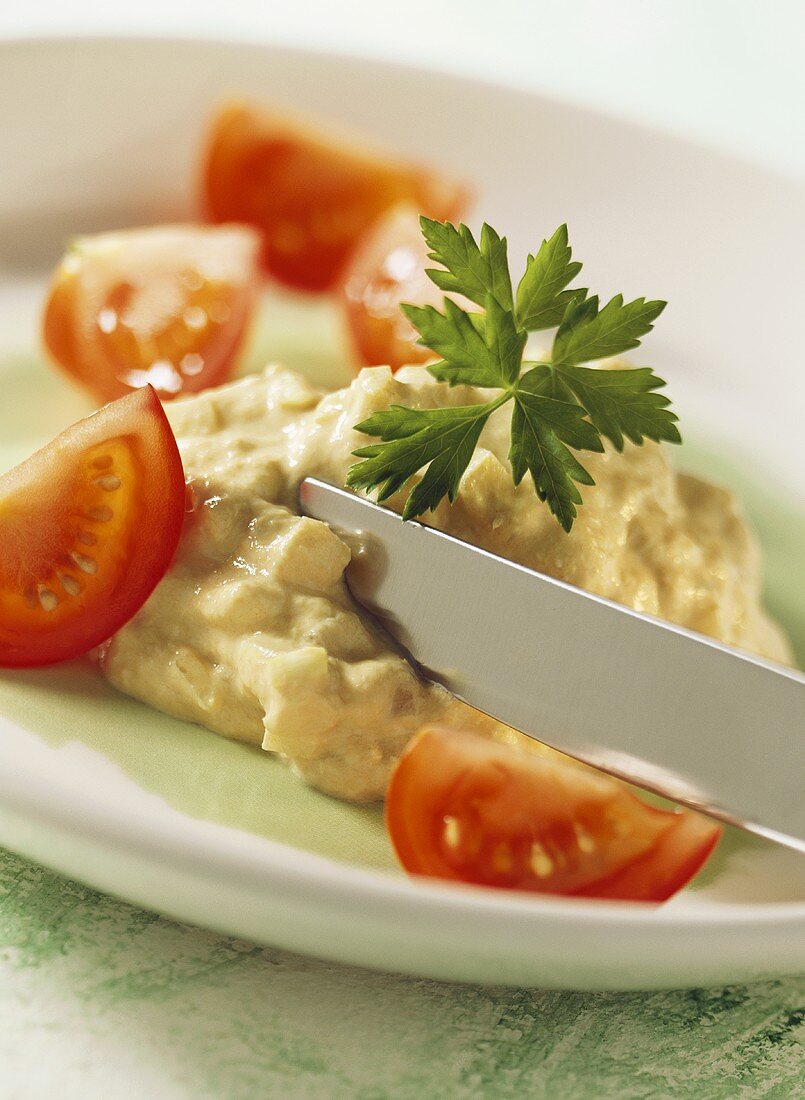 Smoked fish and quark spread with fresh tomatoes