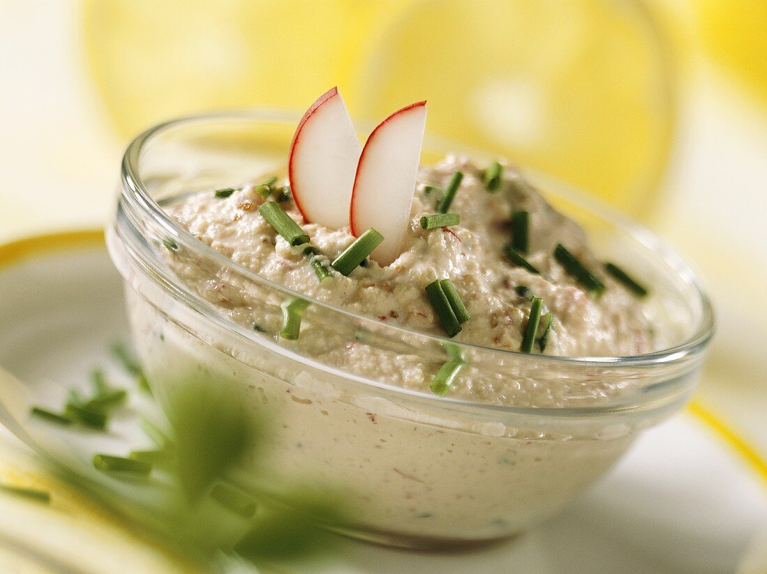Tofu and radish spread with chives