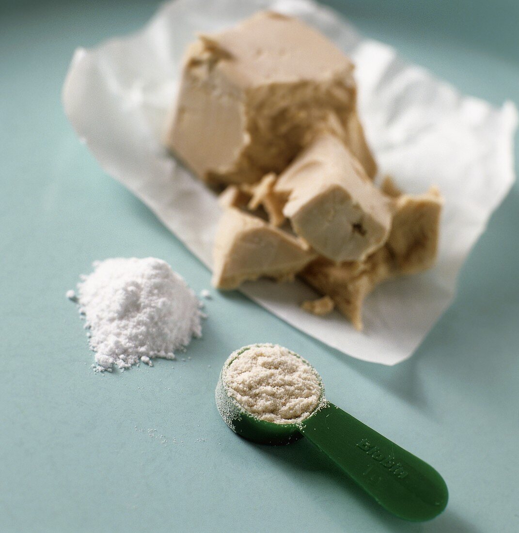Baking ingredients: Biobin (carob bean flour), baking powder, yeast