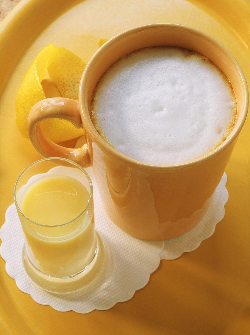 Café Barraquito with advocaat and milk froth