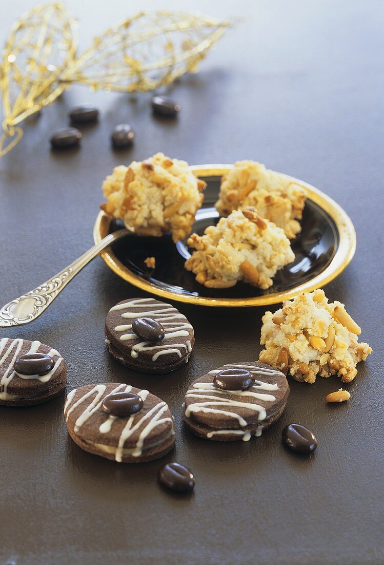 Almond and pine nut biscuits and chocolate biscuits (Italy)