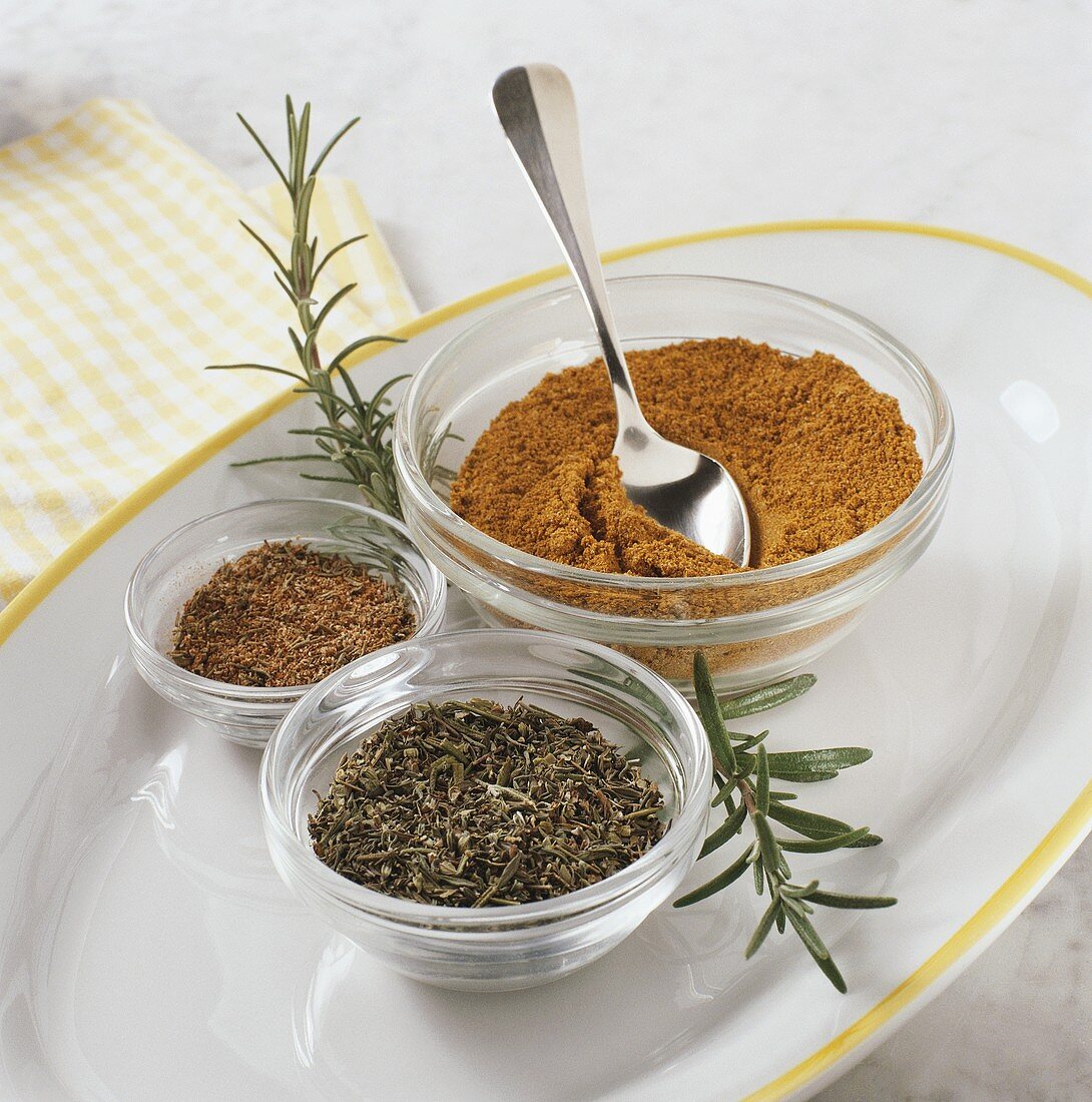 Spice mixtures for barbecuing