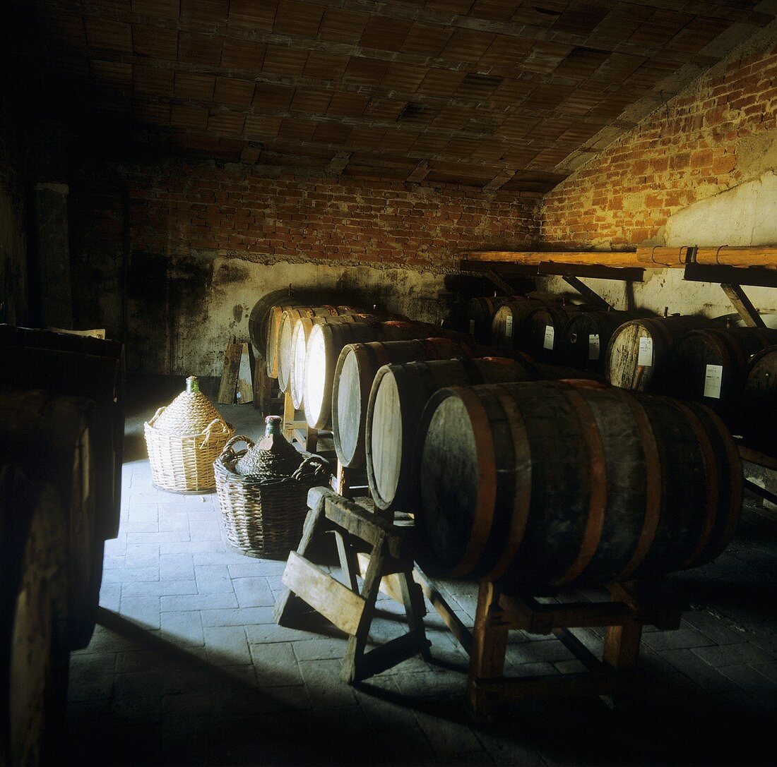 Vin Santo (Italienischer Süsswein) in Kellerei, Toskana