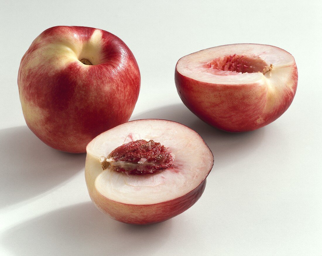 Nectarines, variety ‘Queen Giant’, whole and halved