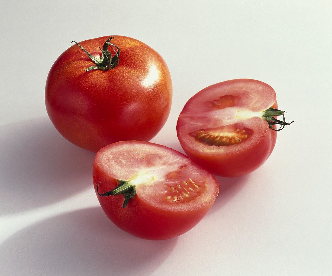 Tomatoes (Lycopersicon esculentum), variety ‘Rapsodie’