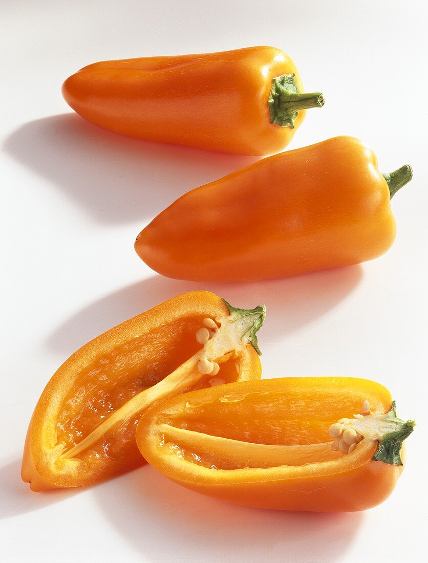 Mini-Spitzpaprika (Capsicum annuum), orangefarben
