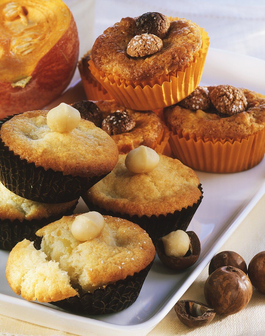 Süsse Kürbis-Muffins und Macadamia-Muffins
